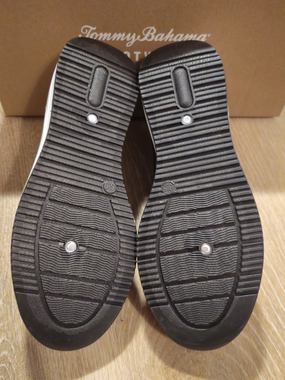 Tommy Bahama Black Slip-On Sneaker with Silver Heel Accent Size 6.5